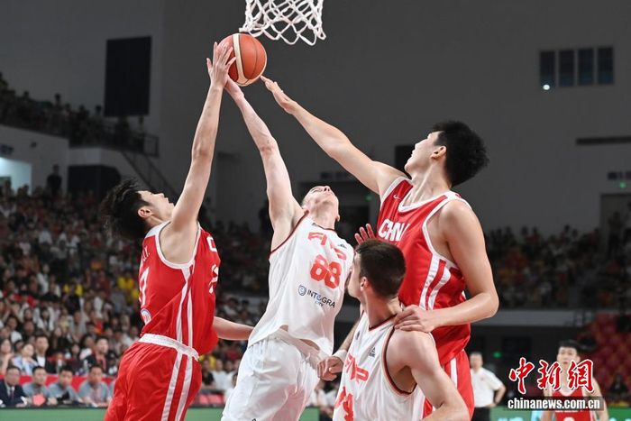 开云体育平台-男篮热身赛：中国队81:82不敌塞尔维亚KK FMP俱乐部|中国男篮|中新社|刘金雨|杨华峰|对手_新浪体育_新浪新闻